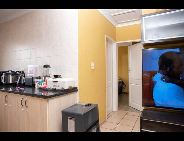 2 BEDROOM TOWNHOUSE FOR SALE IN MEREDALE